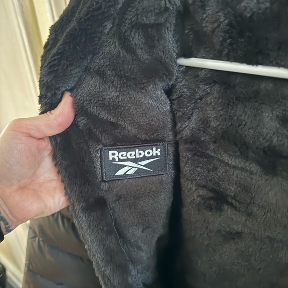 Women’s sz Medium black Reebok faux fur lined puffer jacket. Worn once. - Picture 3 of 5